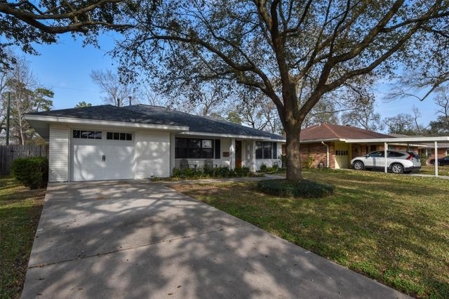 2110 Hewitt Drive, Houston, TX 77018