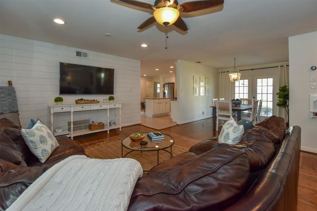 2110 Hewitt Drive, Houston, TX 77018