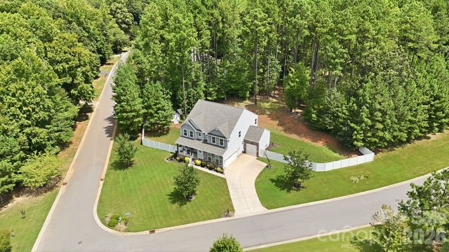 607 Winter Walk Lane, Lake Wylie, SC 29710