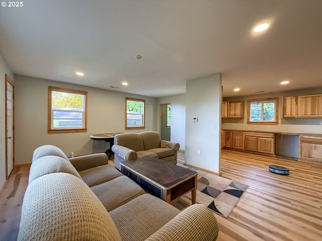 26609 S ELWOOD Rd, Colton, OR 97017