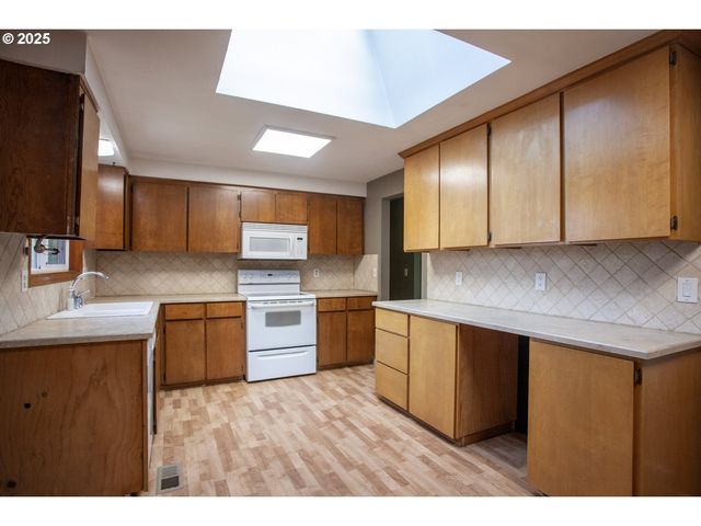 26609 S ELWOOD Rd, Colton, OR 97017