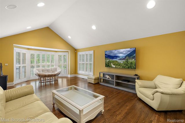 760 Lone Pine Road, Bloomfield Hills, MI 48304