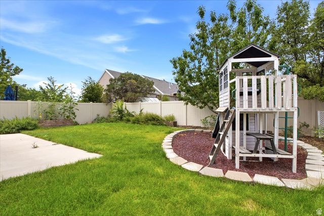11766 S LAKE RUN RD, South Jordan, UT 84009