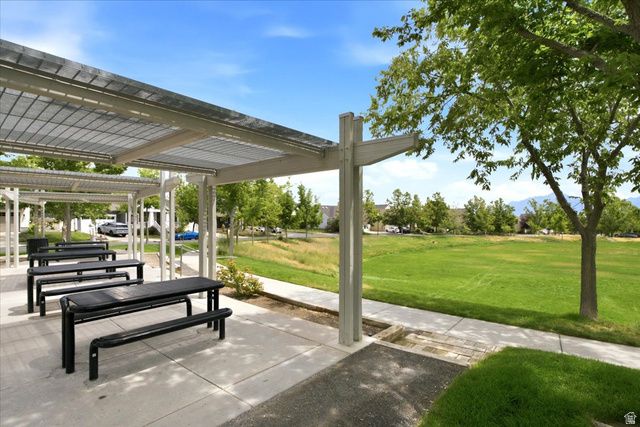 11766 S LAKE RUN RD, South Jordan, UT 84009