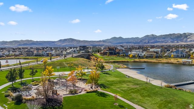 11766 S LAKE RUN RD, South Jordan, UT 84009