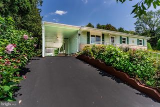 5895 JACOBS AVE, Harrisburg, PA 17112