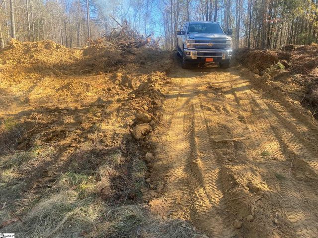 203 W Peninsula Drive, Laurens, SC 29360