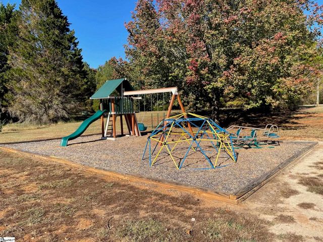 203 W Peninsula Drive, Laurens, SC 29360