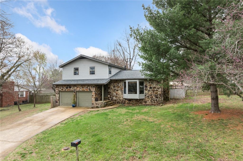 35 Hawthorne Drive, Harrison, AR 72601