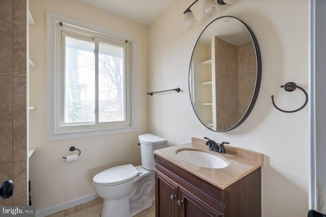 5607 IONA WAY, Alexandria, VA 22312