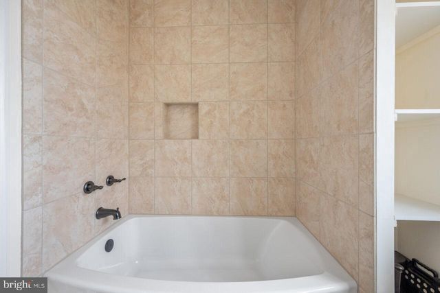 5607 IONA WAY, Alexandria, VA 22312