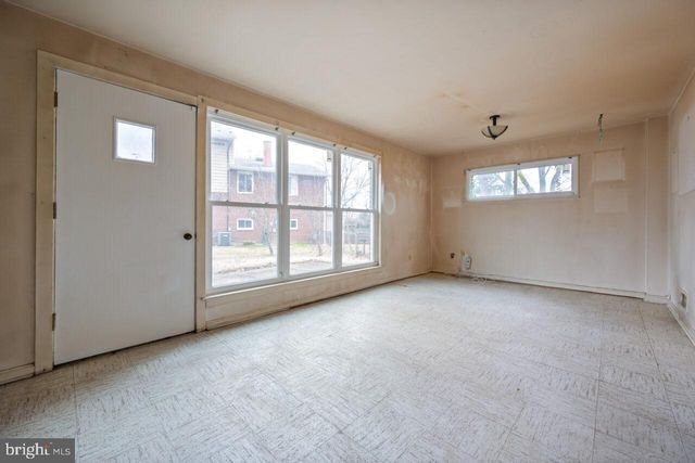 5607 IONA WAY, Alexandria, VA 22312