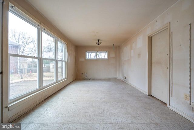 5607 IONA WAY, Alexandria, VA 22312