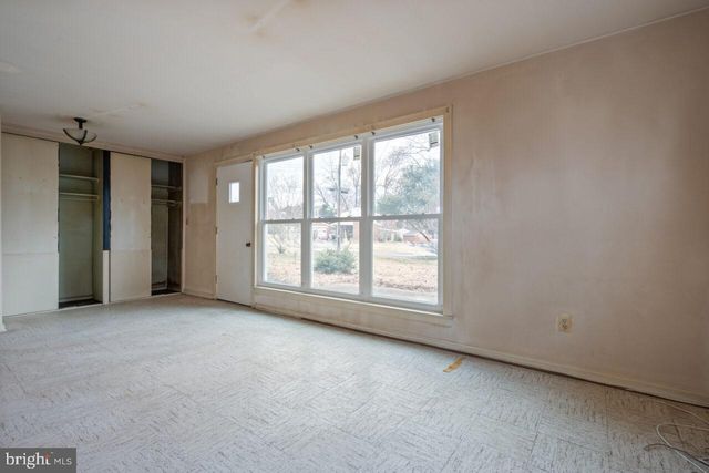 5607 IONA WAY, Alexandria, VA 22312