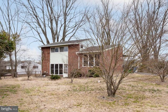 5607 IONA WAY, Alexandria, VA 22312