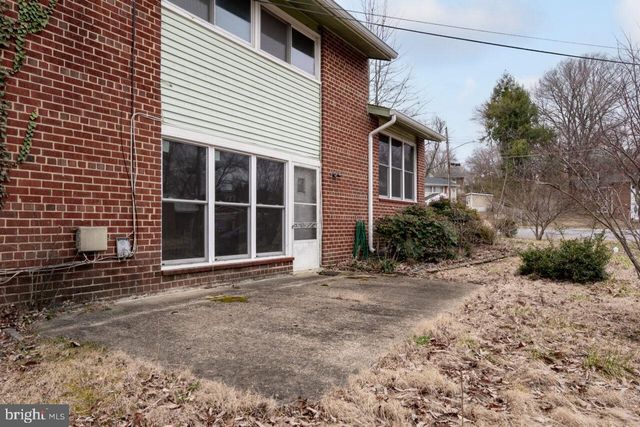 5607 IONA WAY, Alexandria, VA 22312