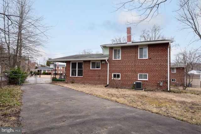 5607 IONA WAY, Alexandria, VA 22312