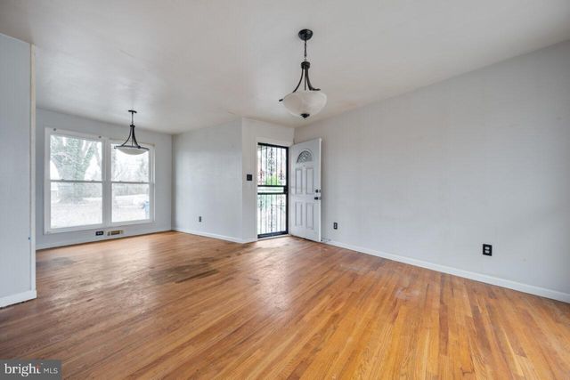 5607 IONA WAY, Alexandria, VA 22312