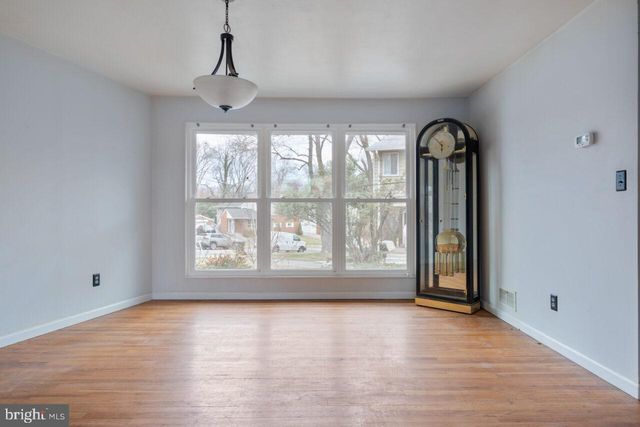 5607 IONA WAY, Alexandria, VA 22312