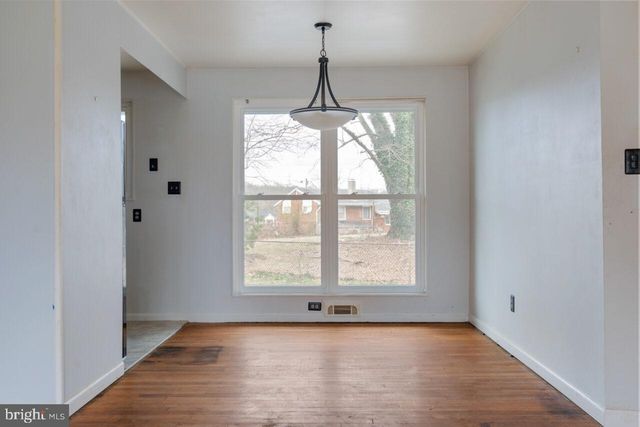 5607 IONA WAY, Alexandria, VA 22312
