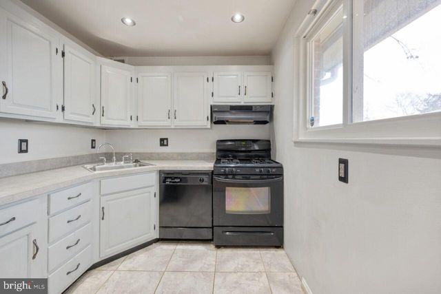 5607 IONA WAY, Alexandria, VA 22312