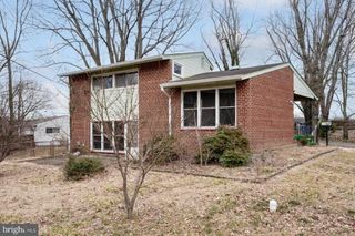 5607 IONA WAY, Alexandria, VA 22312