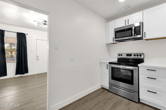 2334 W MORTEN Avenue, Phoenix, AZ 85021