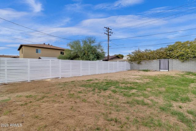 2334 W MORTEN Avenue, Phoenix, AZ 85021