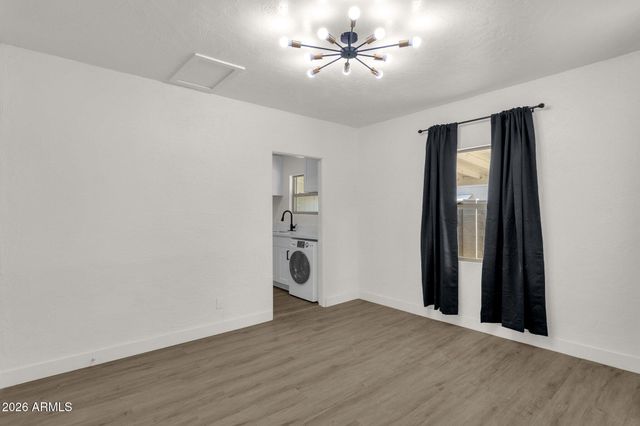 2334 W MORTEN Avenue, Phoenix, AZ 85021