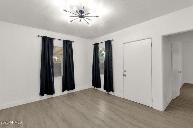 2334 W MORTEN Avenue, Phoenix, AZ 85021