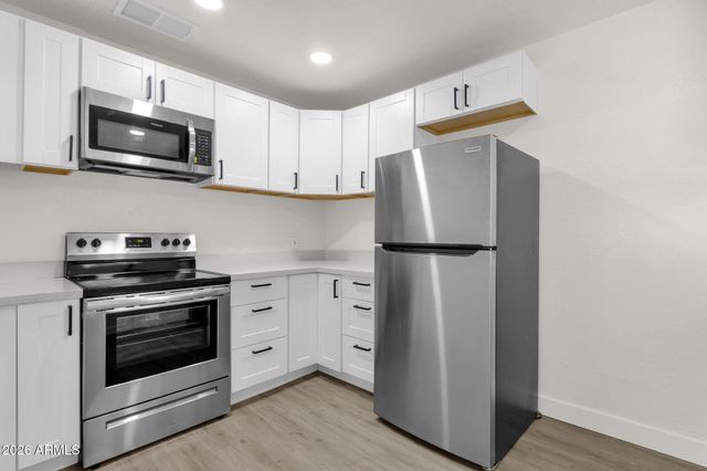 2334 W MORTEN Avenue, Phoenix, AZ 85021