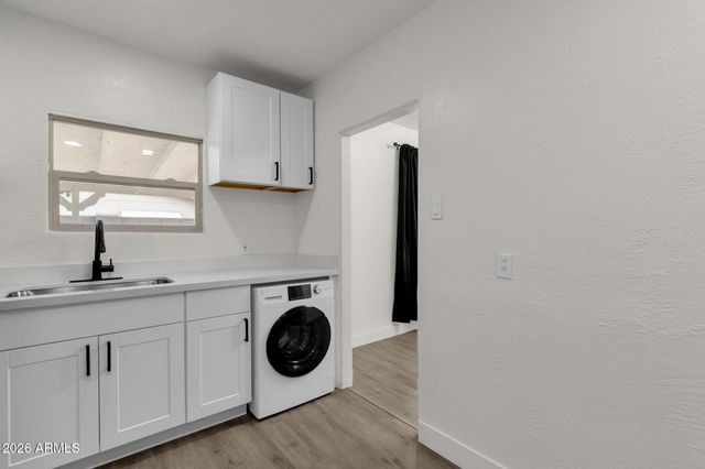 2334 W MORTEN Avenue, Phoenix, AZ 85021