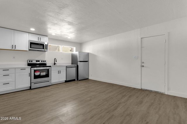 2334 W MORTEN Avenue, Phoenix, AZ 85021