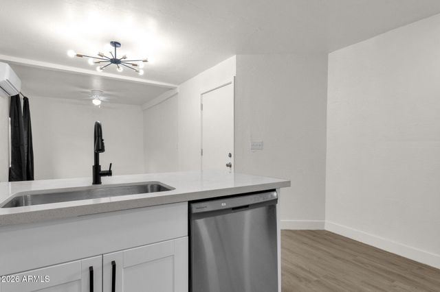 2334 W MORTEN Avenue, Phoenix, AZ 85021