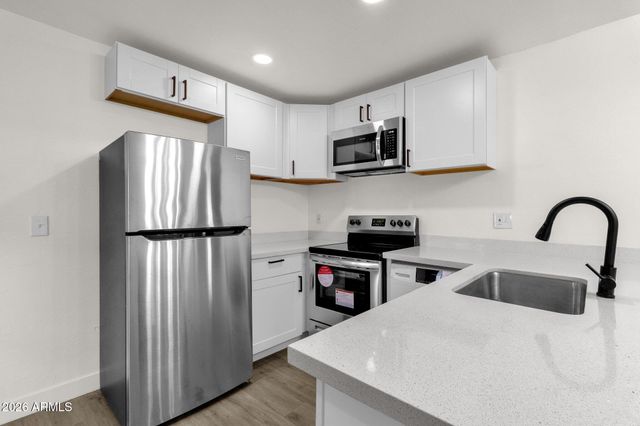 2334 W MORTEN Avenue, Phoenix, AZ 85021