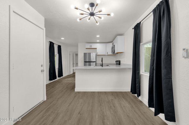 2334 W MORTEN Avenue, Phoenix, AZ 85021