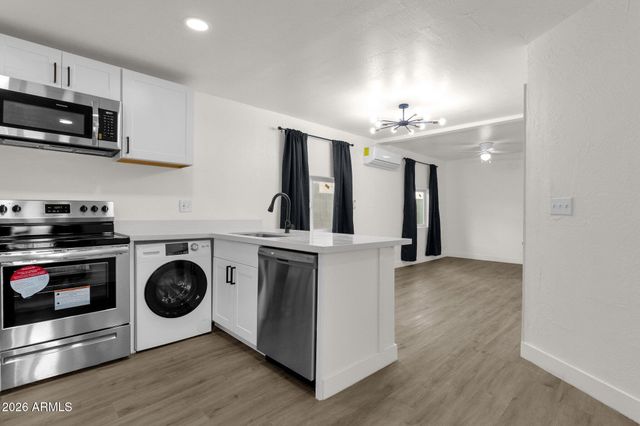 2334 W MORTEN Avenue, Phoenix, AZ 85021