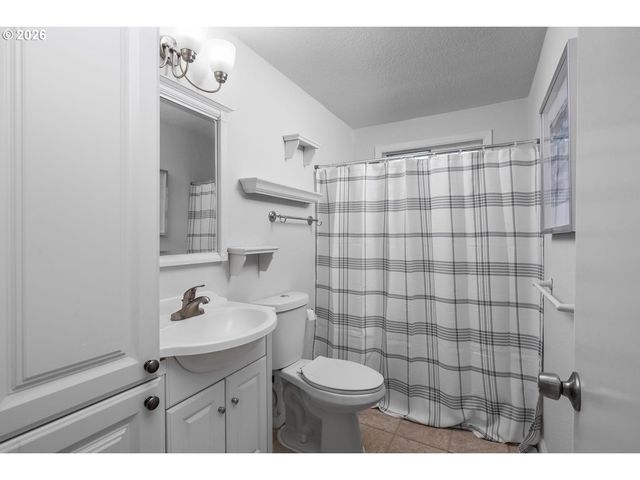 5594 Sw ERICKSON Ave, Beaverton, OR 97005