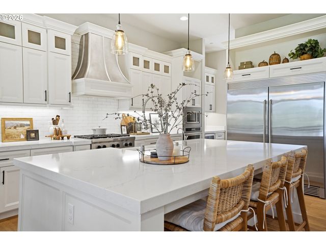 3011 Nw LAKE Rd, Camas, WA 98607