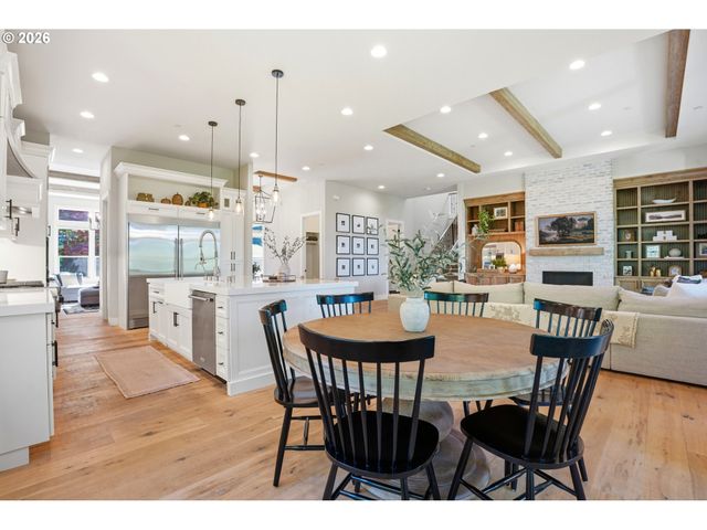 3011 Nw LAKE Rd, Camas, WA 98607