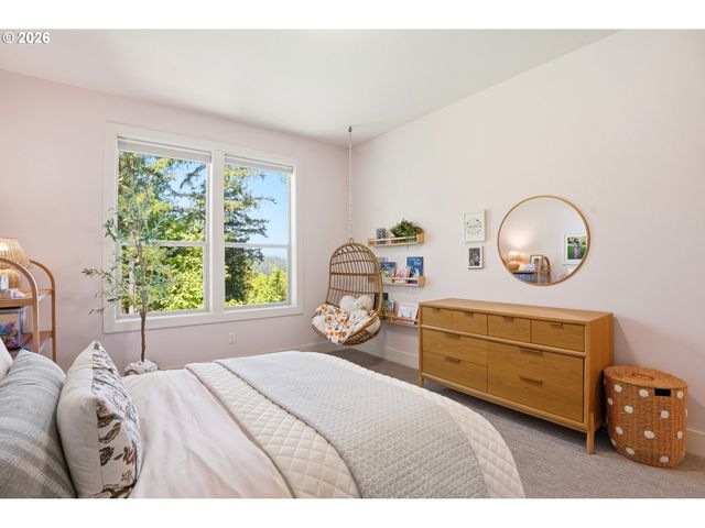 3011 Nw LAKE Rd, Camas, WA 98607