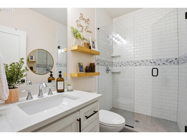 3011 Nw LAKE Rd, Camas, WA 98607