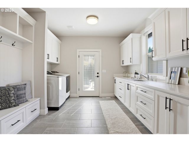 3011 Nw LAKE Rd, Camas, WA 98607