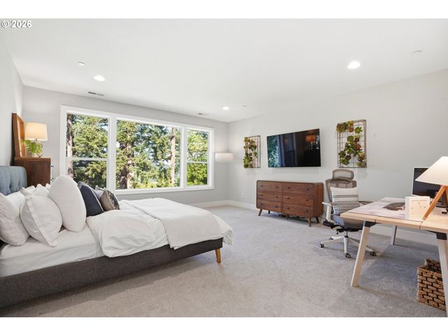 3011 Nw LAKE Rd, Camas, WA 98607