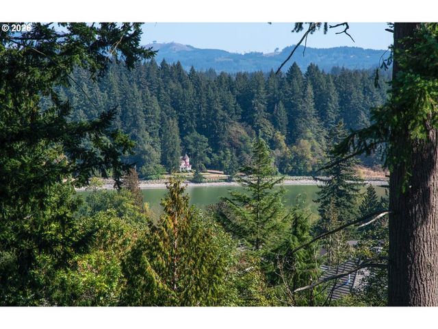 3011 Nw LAKE Rd, Camas, WA 98607