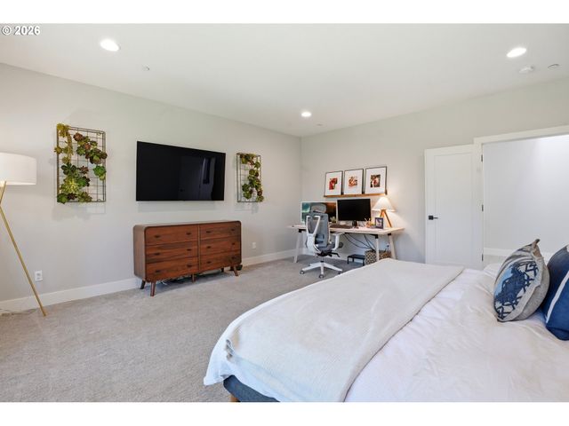 3011 Nw LAKE Rd, Camas, WA 98607