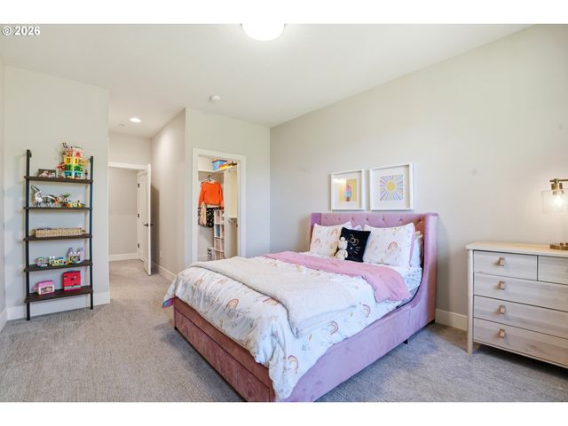 3011 Nw LAKE Rd, Camas, WA 98607