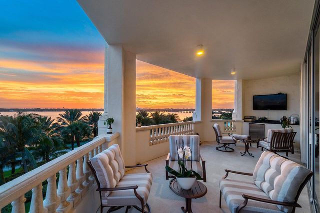 3000 S Ocean Boulevard 402, Palm Beach, FL 33480