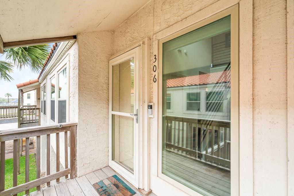 620 S Fulton Beach Road 306, Rockport, TX 78382 — photo 2