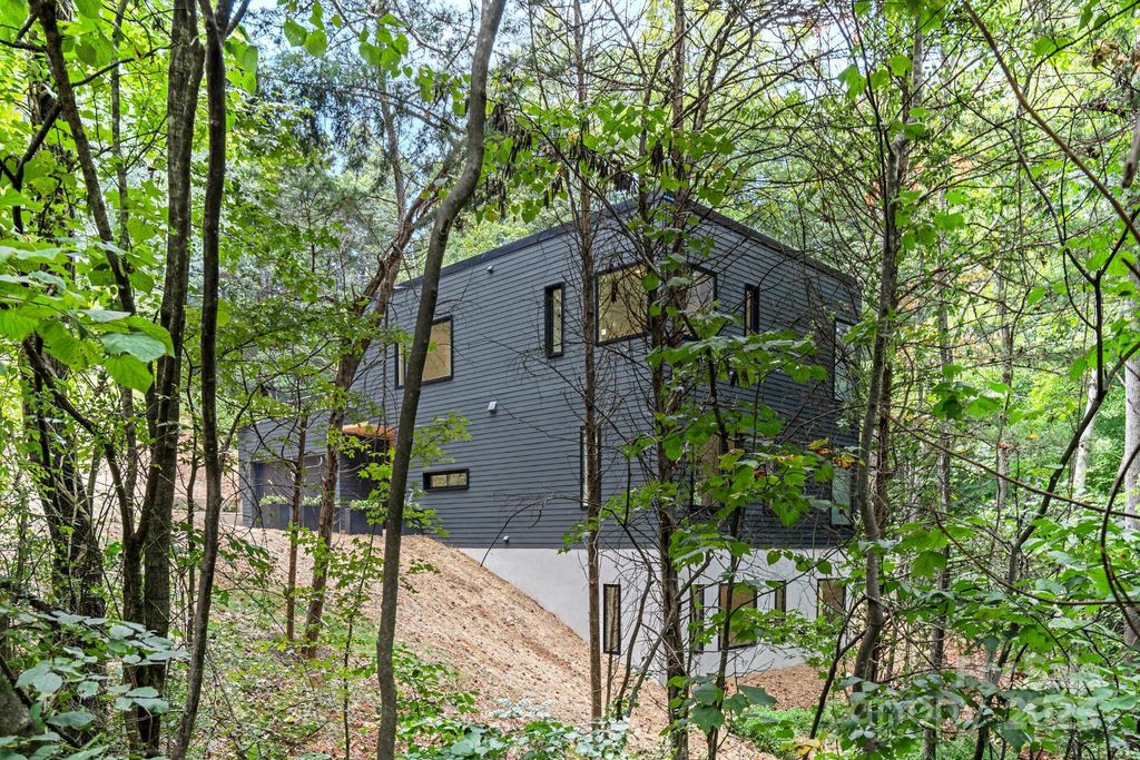 801 Autumnwood Lane, Charlotte, NC 28213
